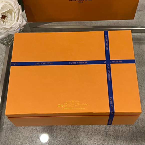 Louis Vuitton Magnetic Gift Box Set - Picture 5 of 12